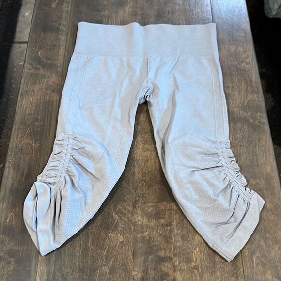 Lululemon Ebb & Flow Crop Seamless Heather
Gray Sz- 8 - Picture 9 of 11